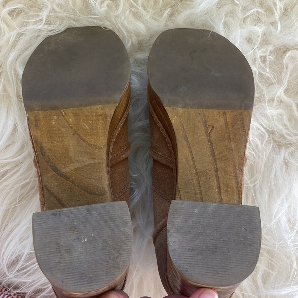 Matisse Tan Suede Platform Clog Heels - Picture 5 of 6